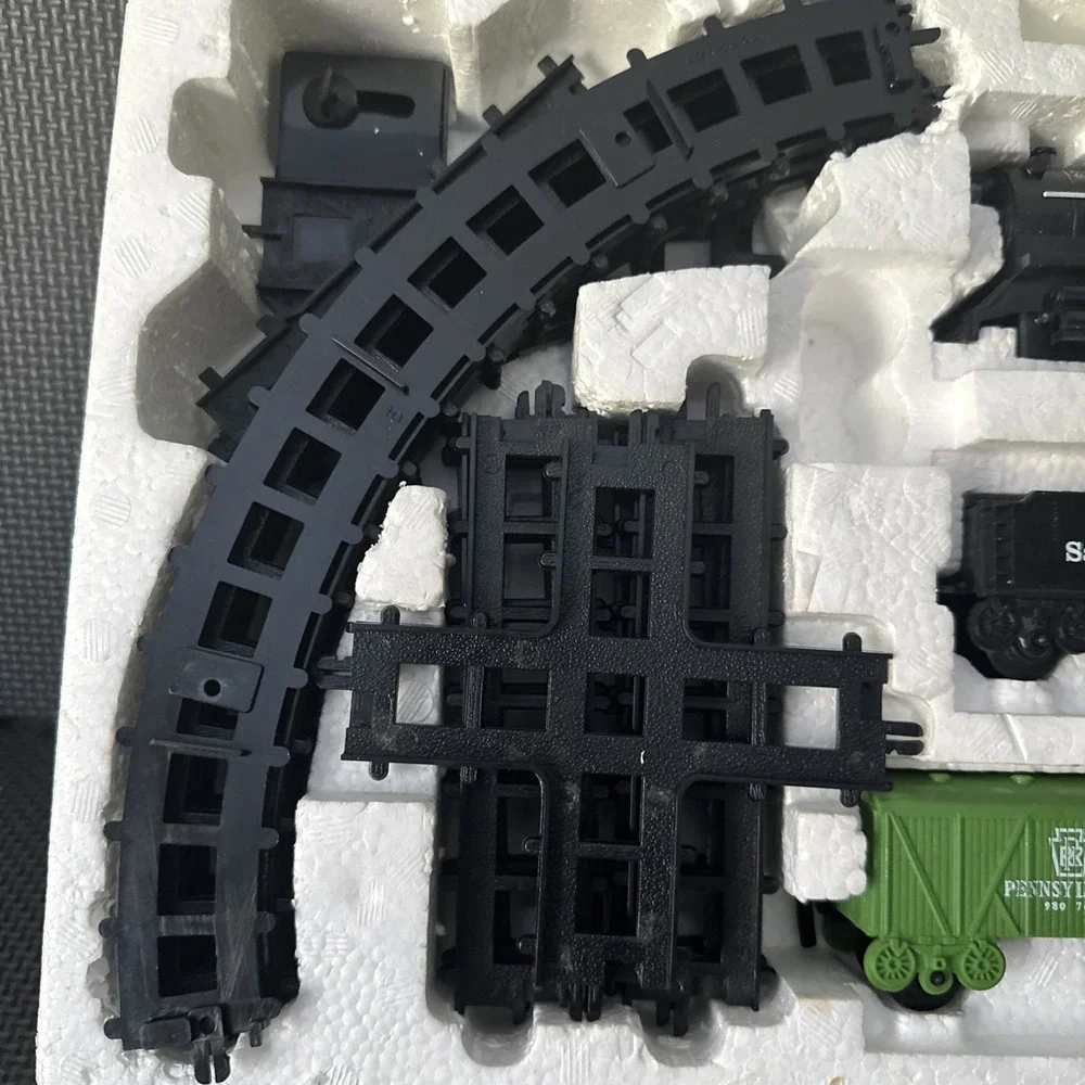 New Bright 1986 Old Smokey Battery Operated Train Set No. 2825 Made in Hong Kong